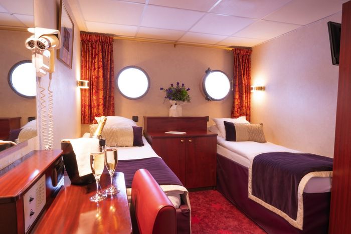 Main Deck 2 Beds - Portholes CAT. C